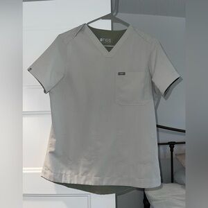 Women’s  Desert Sage/Bone Reversible V-Neck - Scrub Top - M / Desert Sage/Bone